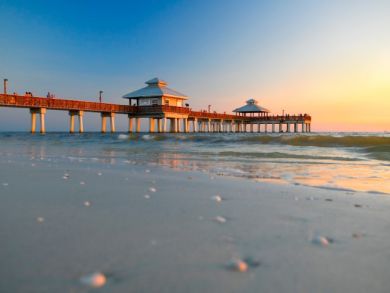 Fort Myers 2 Bedroom Vacation Condo Short Walk to Beach